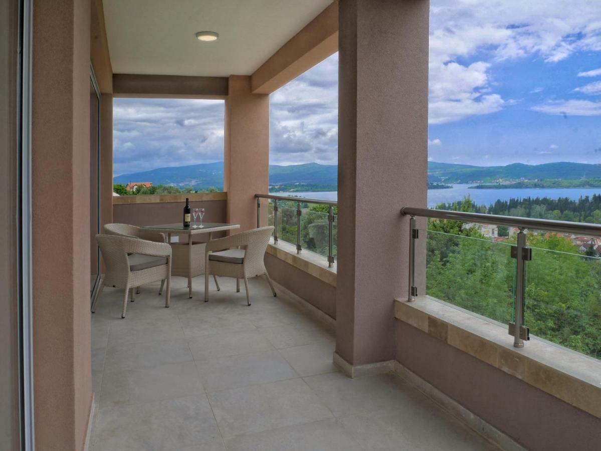 Villa Travertino Тиват Екстер'єр фото
